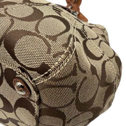https://cdn.shopify.com/s/files/1/0564/9376/8855/files/Coach_Handtasche_Campus_Signature_beige_6.webp?v=1782312571