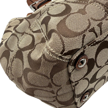 https://cdn.shopify.com/s/files/1/0564/9376/8855/files/Coach_Handtasche_Campus_Signature_beige_9.webp?v=1782312572
