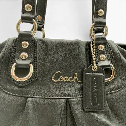 https://cdn.shopify.com/s/files/1/0564/9376/8855/files/Coach_Handtasche_Carryall_mit_Umhangegurt_aus_Leder_schwarz_11.webp?v=1782385671