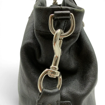 https://cdn.shopify.com/s/files/1/0564/9376/8855/files/Coach_Handtasche_Carryall_mit_Umhangegurt_aus_Leder_schwarz_12.webp?v=1782385670