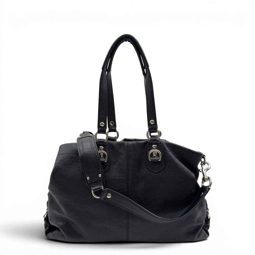 https://cdn.shopify.com/s/files/1/0564/9376/8855/files/Coach_Handtasche_Carryall_mit_Umhangegurt_aus_Leder_schwarz_2.webp?v=1782385670