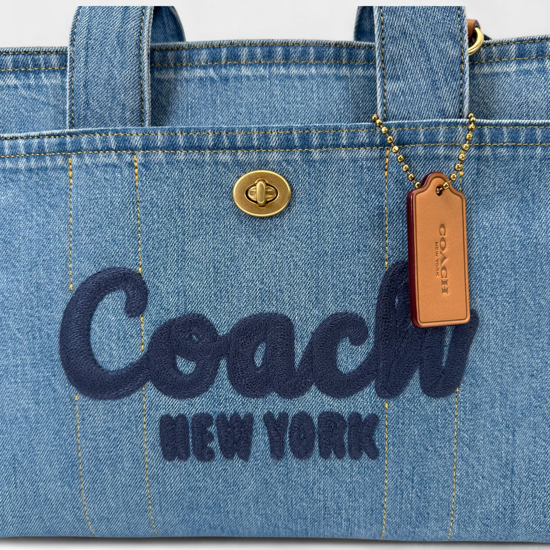https://cdn.shopify.com/s/files/1/0564/9376/8855/files/Coach_Handtasche_Denim_Tote_bag_blau_vintage_handbag9438.webp?v=1761265739