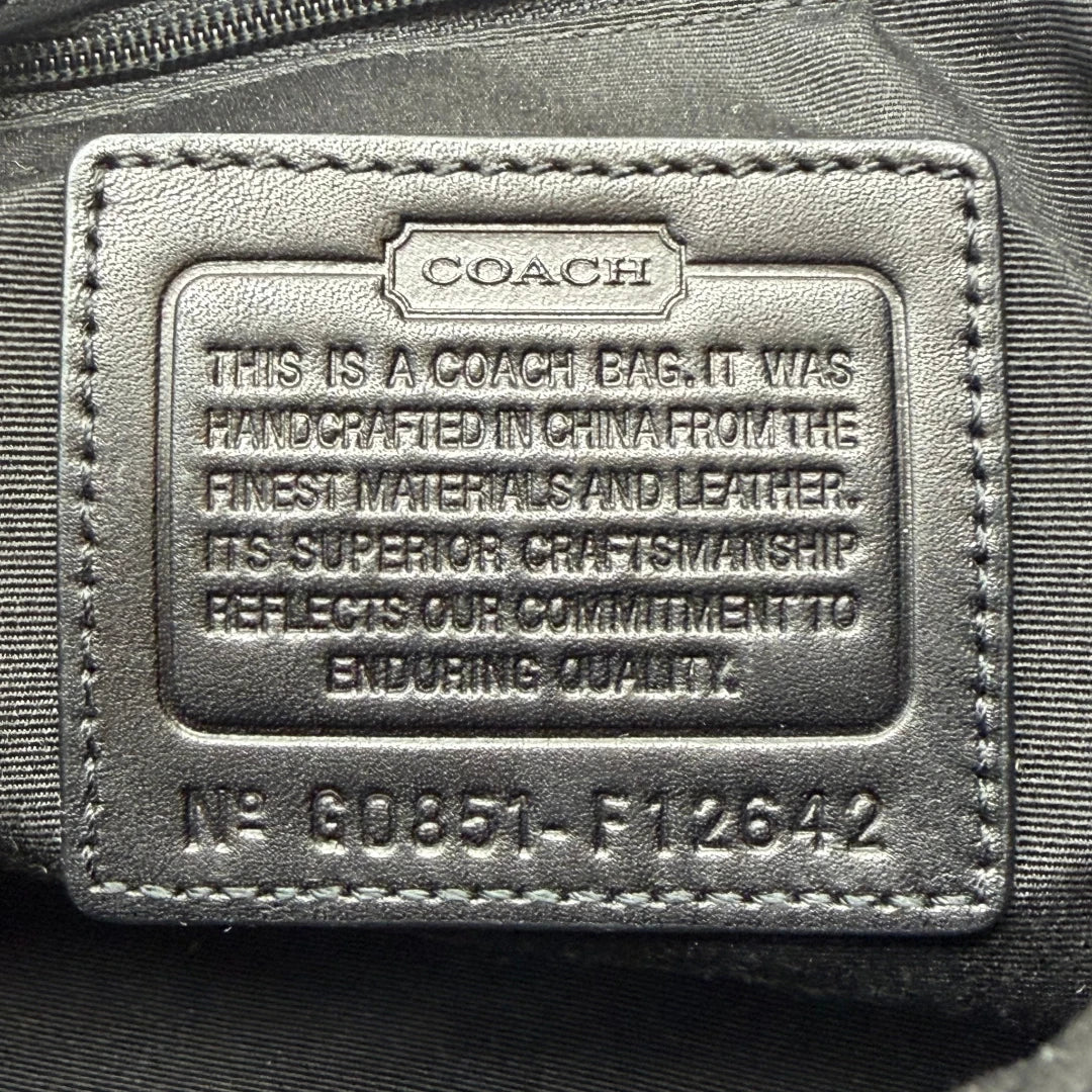 https://cdn.shopify.com/s/files/1/0564/9376/8855/files/Coach_Handtasche_Hamptons_Signature_grau___schwarz_vintage7686.webp?v=1780487716