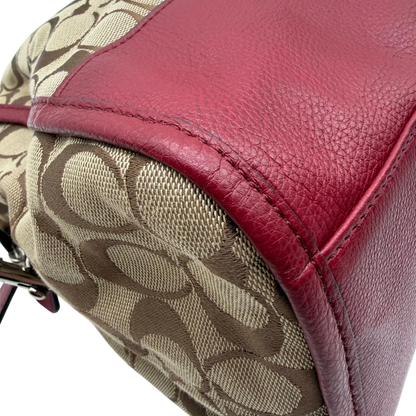 https://cdn.shopify.com/s/files/1/0564/9376/8855/files/Coach_Handtasche_mit_Umhangegurt_Signature_beige___rot_7.webp?v=1782904655