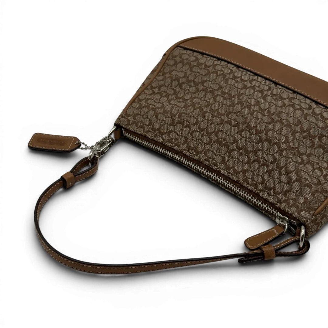 https://cdn.shopify.com/s/files/1/0564/9376/8855/files/Coach_Pochette_Mini_Signature_beige_10.webp?v=1784128021