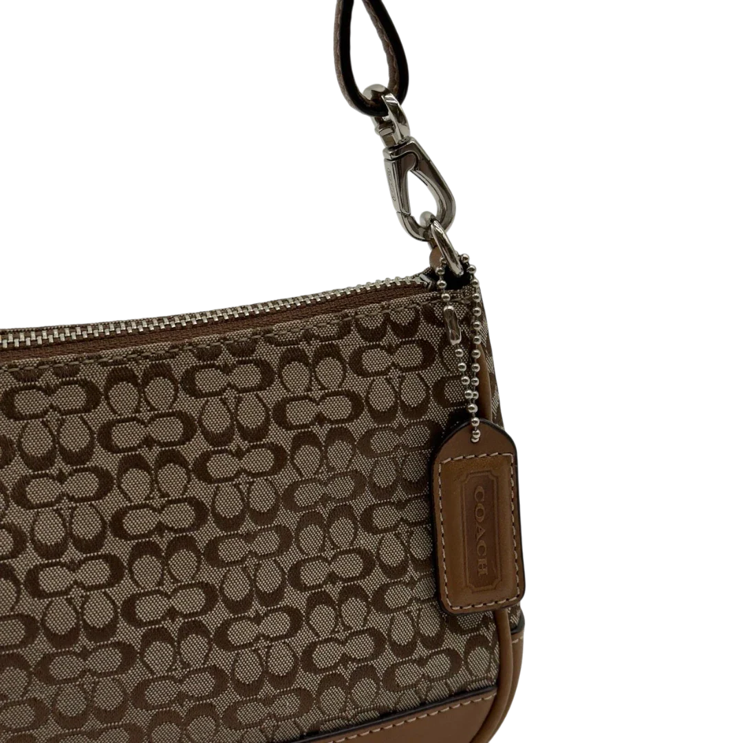 https://cdn.shopify.com/s/files/1/0564/9376/8855/files/Coach_Pochette_Mini_Signature_beige_11.webp?v=1784128021