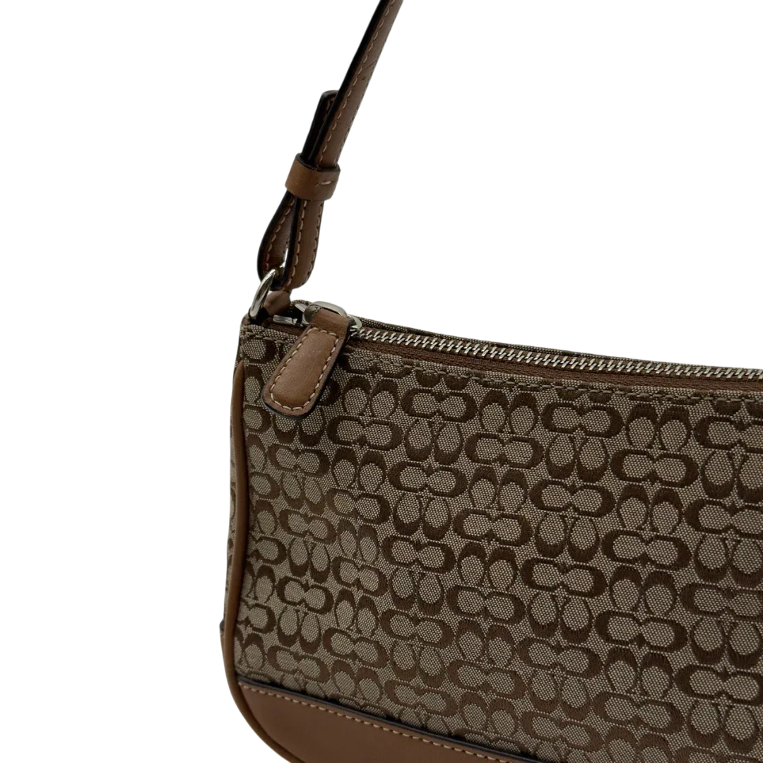 https://cdn.shopify.com/s/files/1/0564/9376/8855/files/Coach_Pochette_Mini_Signature_beige_12.webp?v=1784128021