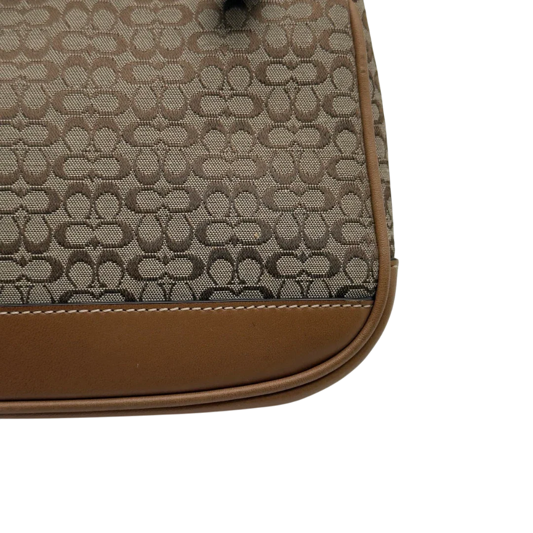 https://cdn.shopify.com/s/files/1/0564/9376/8855/files/Coach_Pochette_Mini_Signature_beige_16.webp?v=1784128021