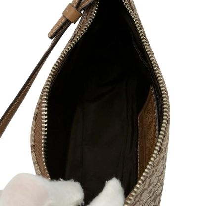 https://cdn.shopify.com/s/files/1/0564/9376/8855/files/Coach_Pochette_Mini_Signature_beige_17.webp?v=1784128021