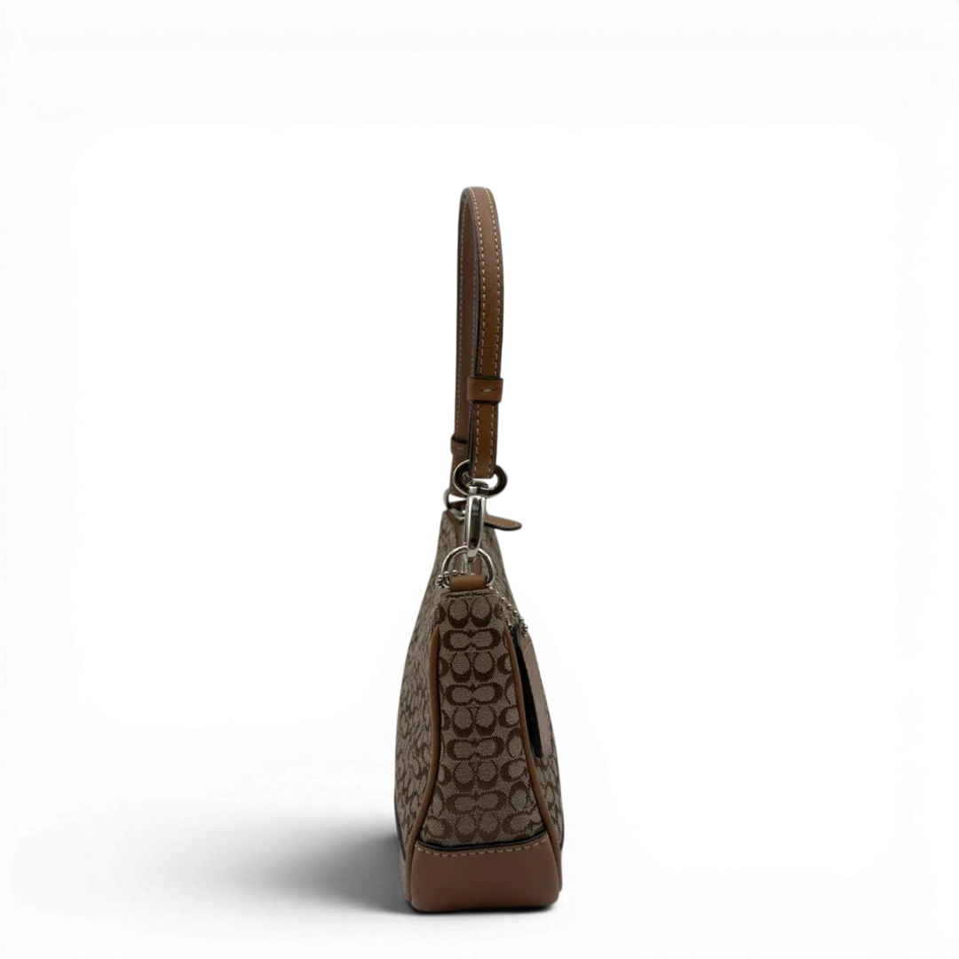https://cdn.shopify.com/s/files/1/0564/9376/8855/files/Coach_Pochette_Mini_Signature_beige_3.webp?v=1784128021