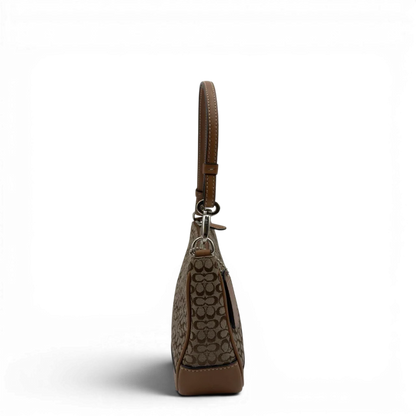 https://cdn.shopify.com/s/files/1/0564/9376/8855/files/Coach_Pochette_Mini_Signature_beige_3.webp?v=1784128021