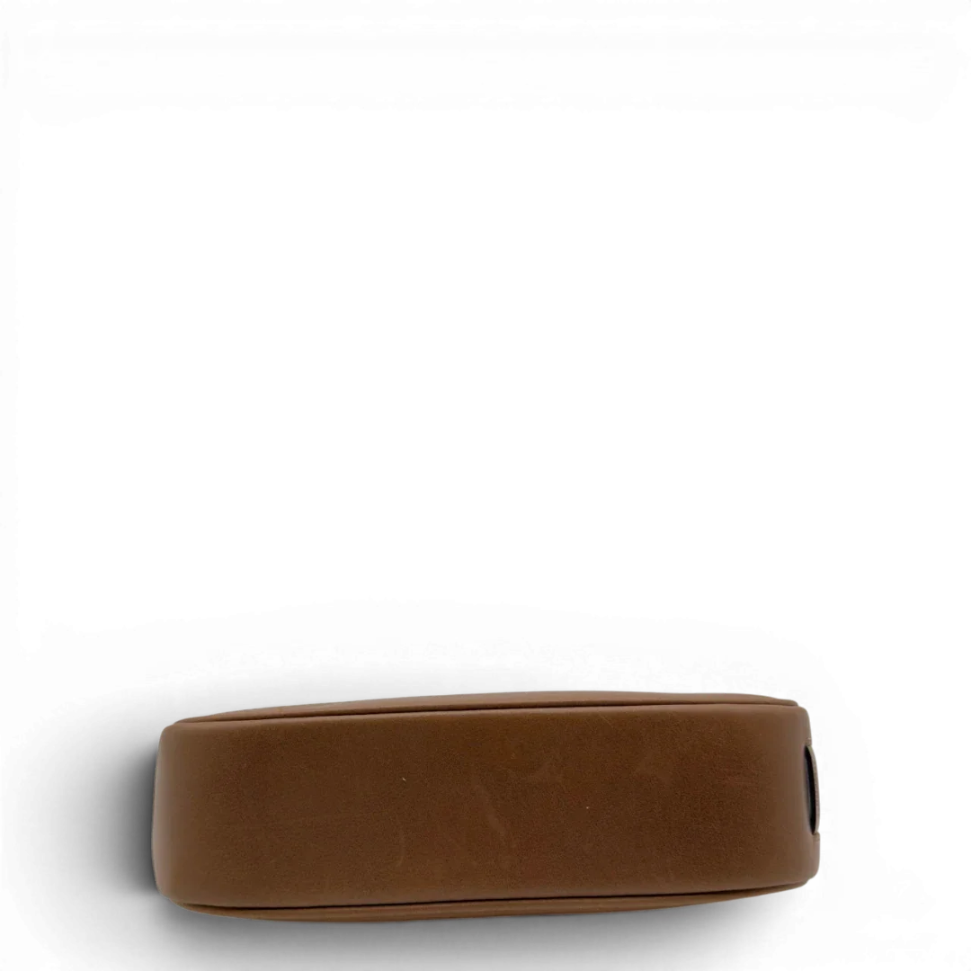 https://cdn.shopify.com/s/files/1/0564/9376/8855/files/Coach_Pochette_Mini_Signature_beige_5.webp?v=1784128020
