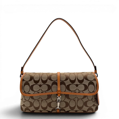https://cdn.shopify.com/s/files/1/0564/9376/8855/files/Coach_Pochette_Signature_Soho_monogram_beige_1.webp?v=1782311319