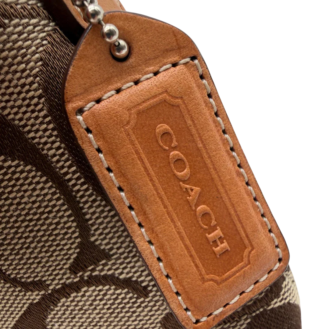 https://cdn.shopify.com/s/files/1/0564/9376/8855/files/Coach_Pochette_Signature_Soho_monogram_beige_12.webp?v=1782311319