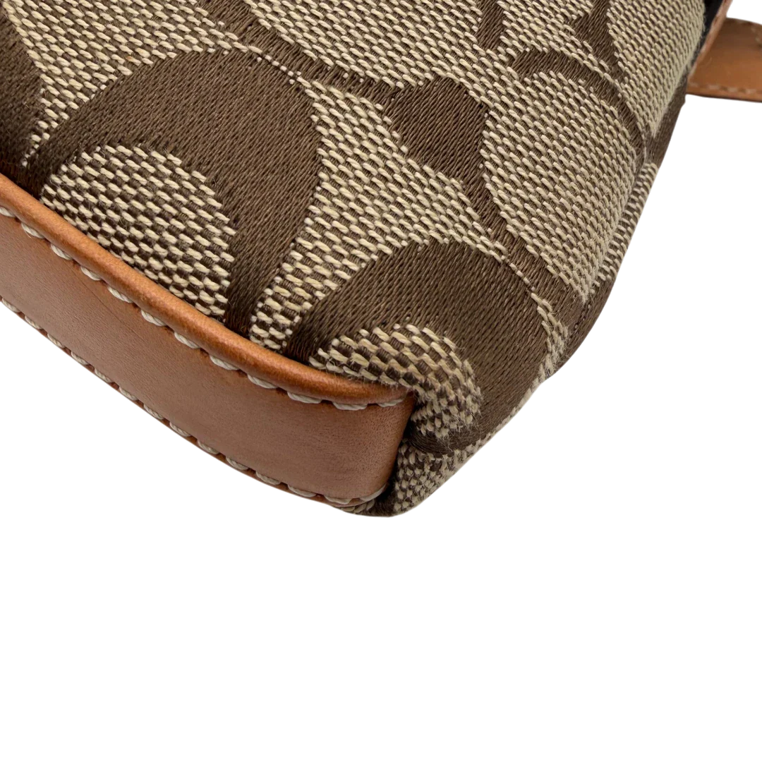 https://cdn.shopify.com/s/files/1/0564/9376/8855/files/Coach_Pochette_Signature_Soho_monogram_beige_6.webp?v=1782311319
