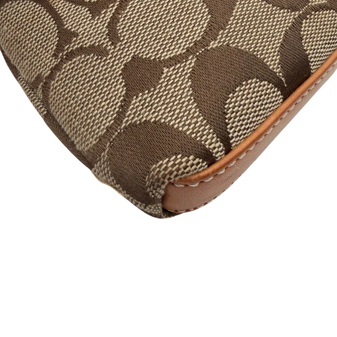 https://cdn.shopify.com/s/files/1/0564/9376/8855/files/Coach_Pochette_Signature_Soho_monogram_beige_7.webp?v=1782311319