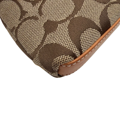https://cdn.shopify.com/s/files/1/0564/9376/8855/files/Coach_Pochette_Signature_Soho_monogram_beige_7.webp?v=1782311319