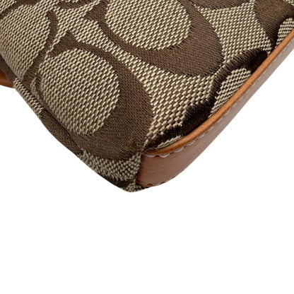 https://cdn.shopify.com/s/files/1/0564/9376/8855/files/Coach_Pochette_Signature_Soho_monogram_beige_9.webp?v=1782311320
