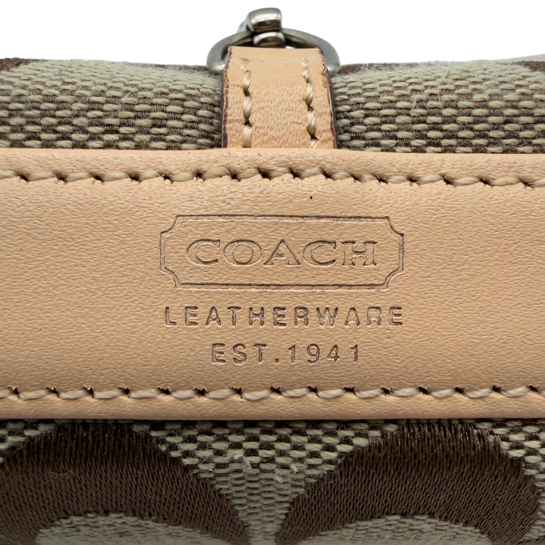 https://cdn.shopify.com/s/files/1/0564/9376/8855/files/Coach_Pochette_Signature_Soho_monogram_beige_vintage5038.png?v=1776768675