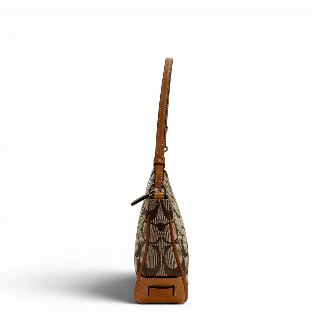 https://cdn.shopify.com/s/files/1/0564/9376/8855/files/Coach_Pochette_Signature_beige_vintage6349.webp?v=1778669417
