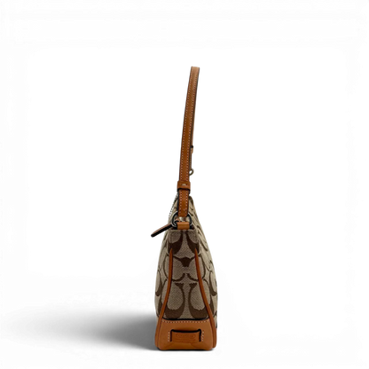https://cdn.shopify.com/s/files/1/0564/9376/8855/files/Coach_Pochette_Signature_beige_vintage6349.webp?v=1778669417
