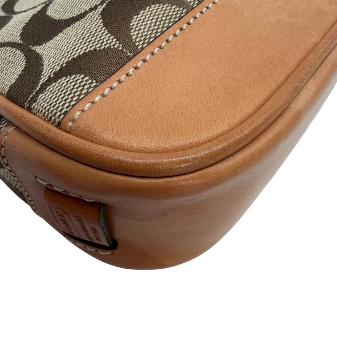 https://cdn.shopify.com/s/files/1/0564/9376/8855/files/Coach_Pochette_Signature_beige_vintage6351.webp?v=1778669418