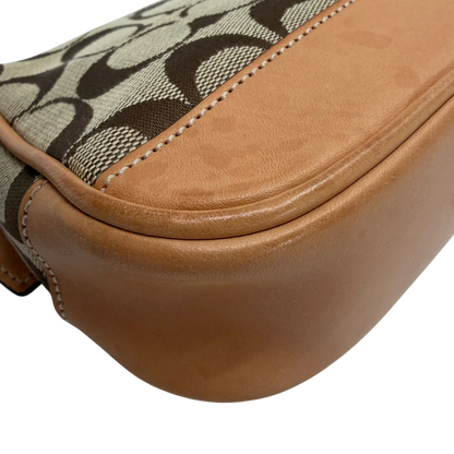 https://cdn.shopify.com/s/files/1/0564/9376/8855/files/Coach_Pochette_Signature_beige_vintage6354.webp?v=1778669418