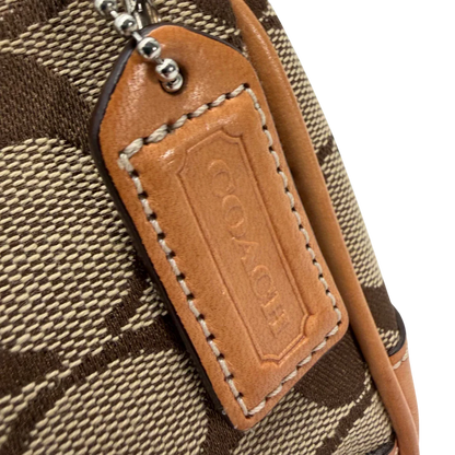 https://cdn.shopify.com/s/files/1/0564/9376/8855/files/Coach_Pochette_Signature_beige_vintage6356.webp?v=1778669418
