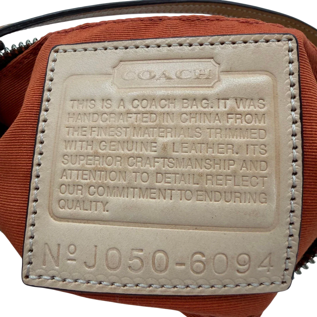 https://cdn.shopify.com/s/files/1/0564/9376/8855/files/Coach_Pochette_Signature_beige_vintage6359.webp?v=1778669418