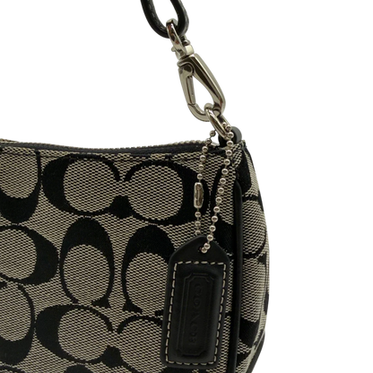 https://cdn.shopify.com/s/files/1/0564/9376/8855/files/Coach_Pochette_Signature_grau___schwarz_11.webp?v=1782910067
