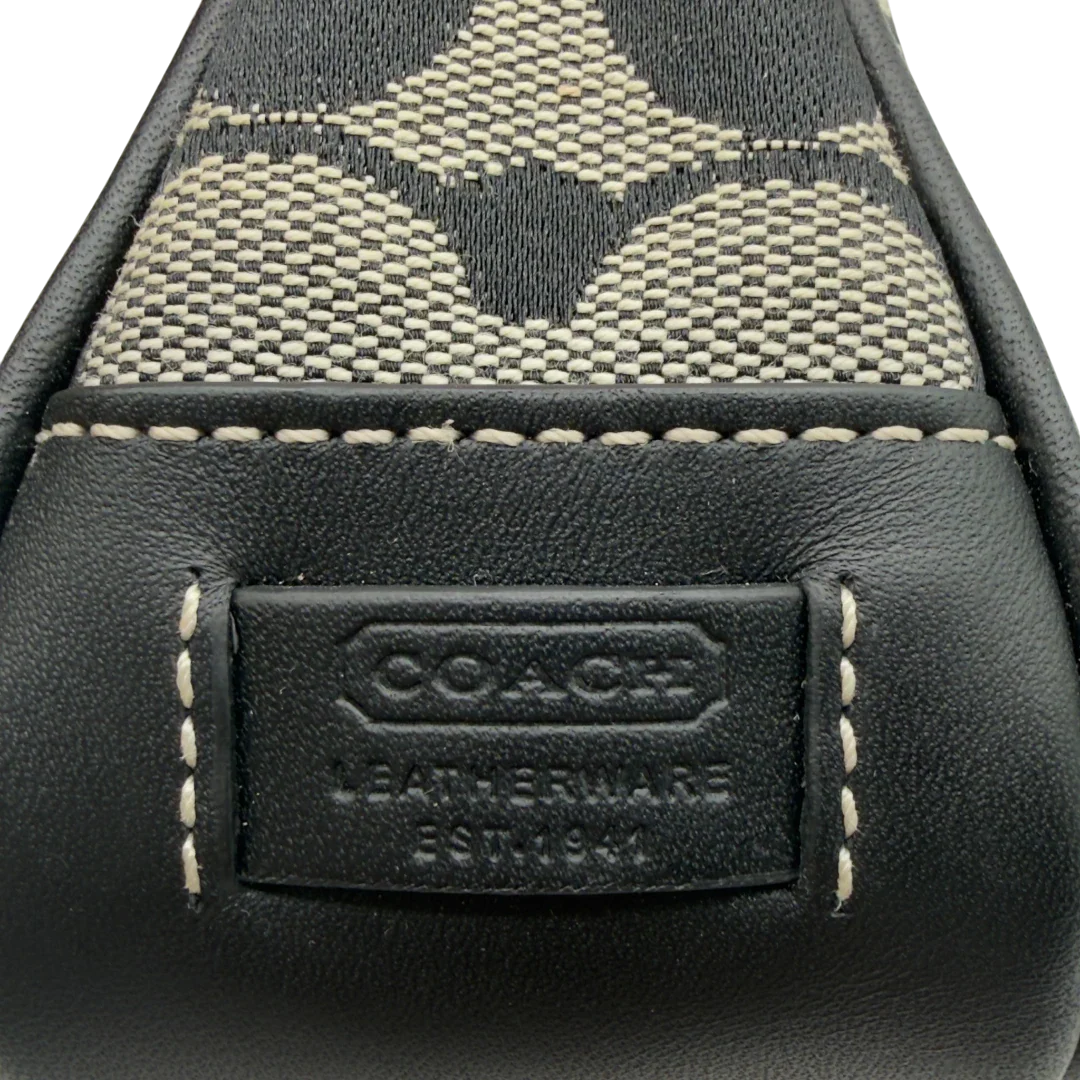 https://cdn.shopify.com/s/files/1/0564/9376/8855/files/Coach_Pochette_Signature_grau___schwarz_12.webp?v=1782910067