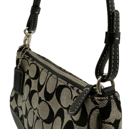 https://cdn.shopify.com/s/files/1/0564/9376/8855/files/Coach_Pochette_Signature_grau___schwarz_13.webp?v=1782910067