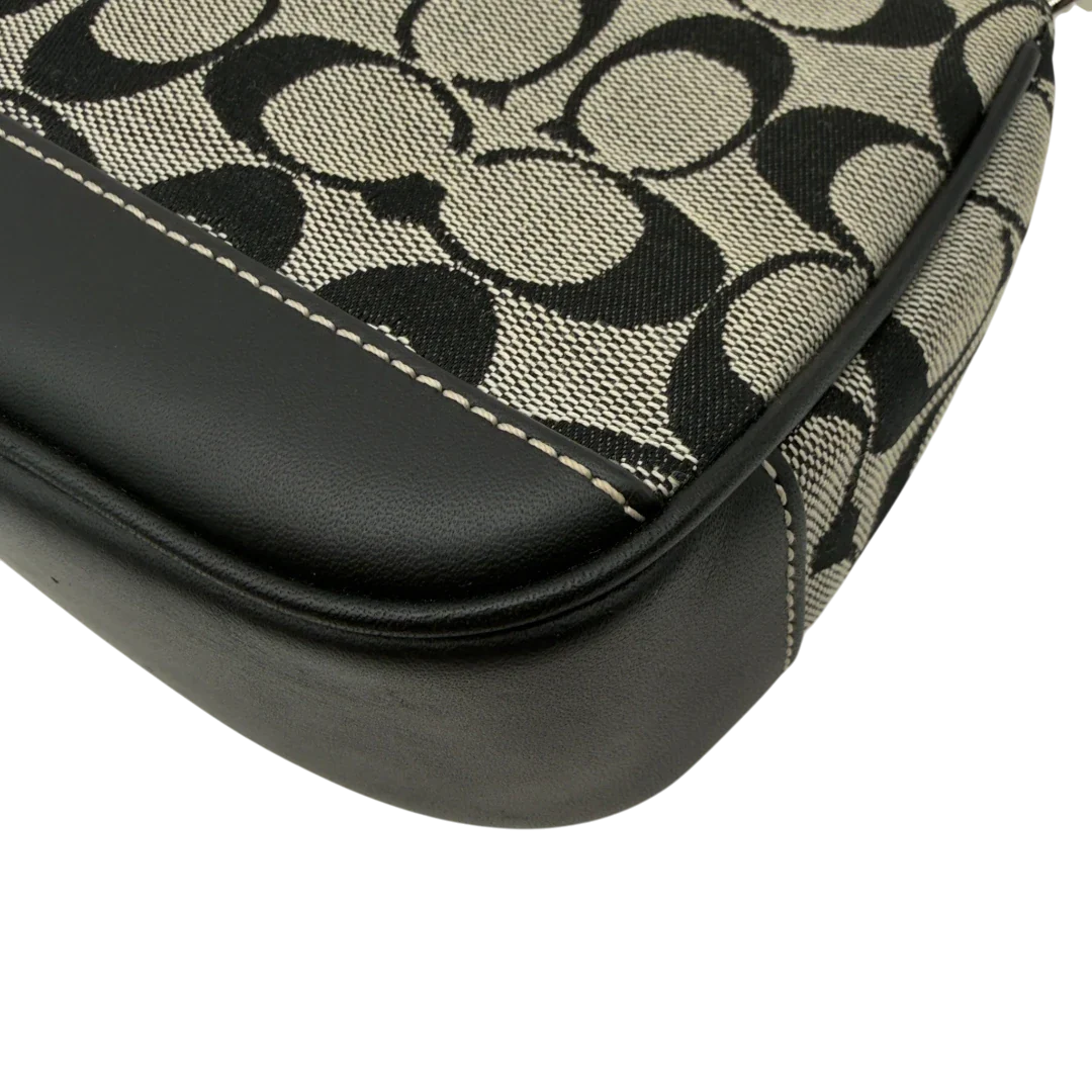 https://cdn.shopify.com/s/files/1/0564/9376/8855/files/Coach_Pochette_Signature_grau___schwarz_6.webp?v=1782910067