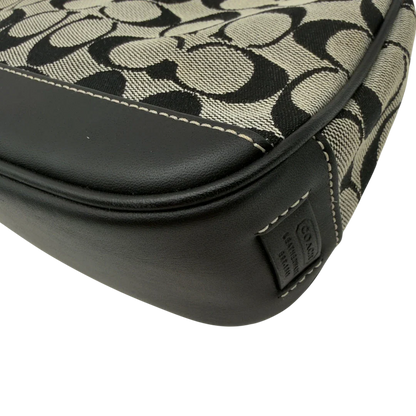 https://cdn.shopify.com/s/files/1/0564/9376/8855/files/Coach_Pochette_Signature_grau___schwarz_8.webp?v=1782910067
