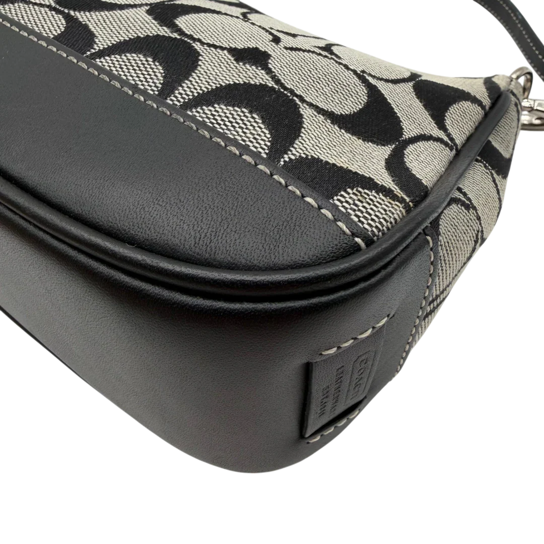 https://cdn.shopify.com/s/files/1/0564/9376/8855/files/Coach_Pochette_Signature_grau_und_schwarz_vintage7978.webp?v=1780489030