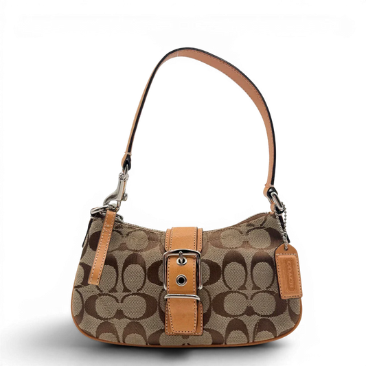 https://cdn.shopify.com/s/files/1/0564/9376/8855/files/Coach_Pochette_Signature_mit_Schnalle_beige_1.webp?v=1782311479
