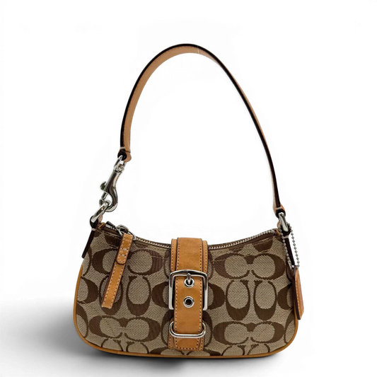 https://cdn.shopify.com/s/files/1/0564/9376/8855/files/Coach_Pochette_Signature_mit_Schnalle_beige_vintage4954.webp?v=1776767741