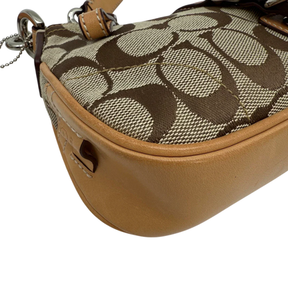 https://cdn.shopify.com/s/files/1/0564/9376/8855/files/Coach_Pochette_Signature_mit_Schnalle_beige_vintage4981.webp?v=1776768483