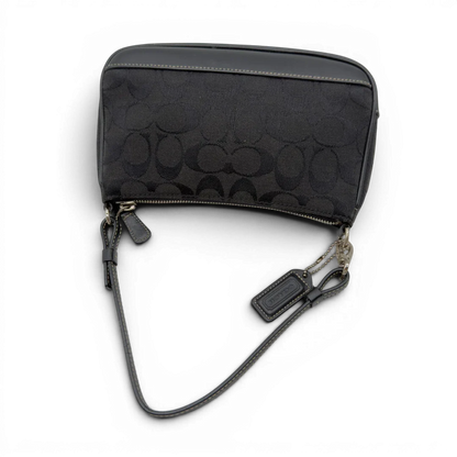 https://cdn.shopify.com/s/files/1/0564/9376/8855/files/Coach_Pochette_Signature_schwarz_vintage8269.webp?v=1780409233