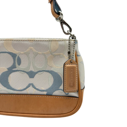 https://cdn.shopify.com/s/files/1/0564/9376/8855/files/Coach_Pochette_Signature_weiss___blau_11.webp?v=1784247616