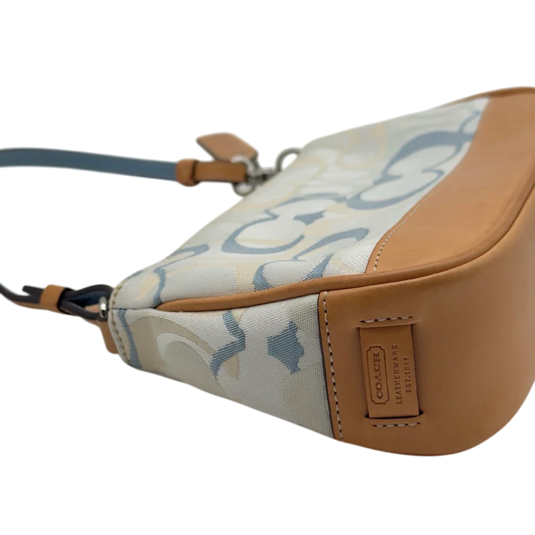 https://cdn.shopify.com/s/files/1/0564/9376/8855/files/Coach_Pochette_Signature_weiss___blau_15.webp?v=1784247615