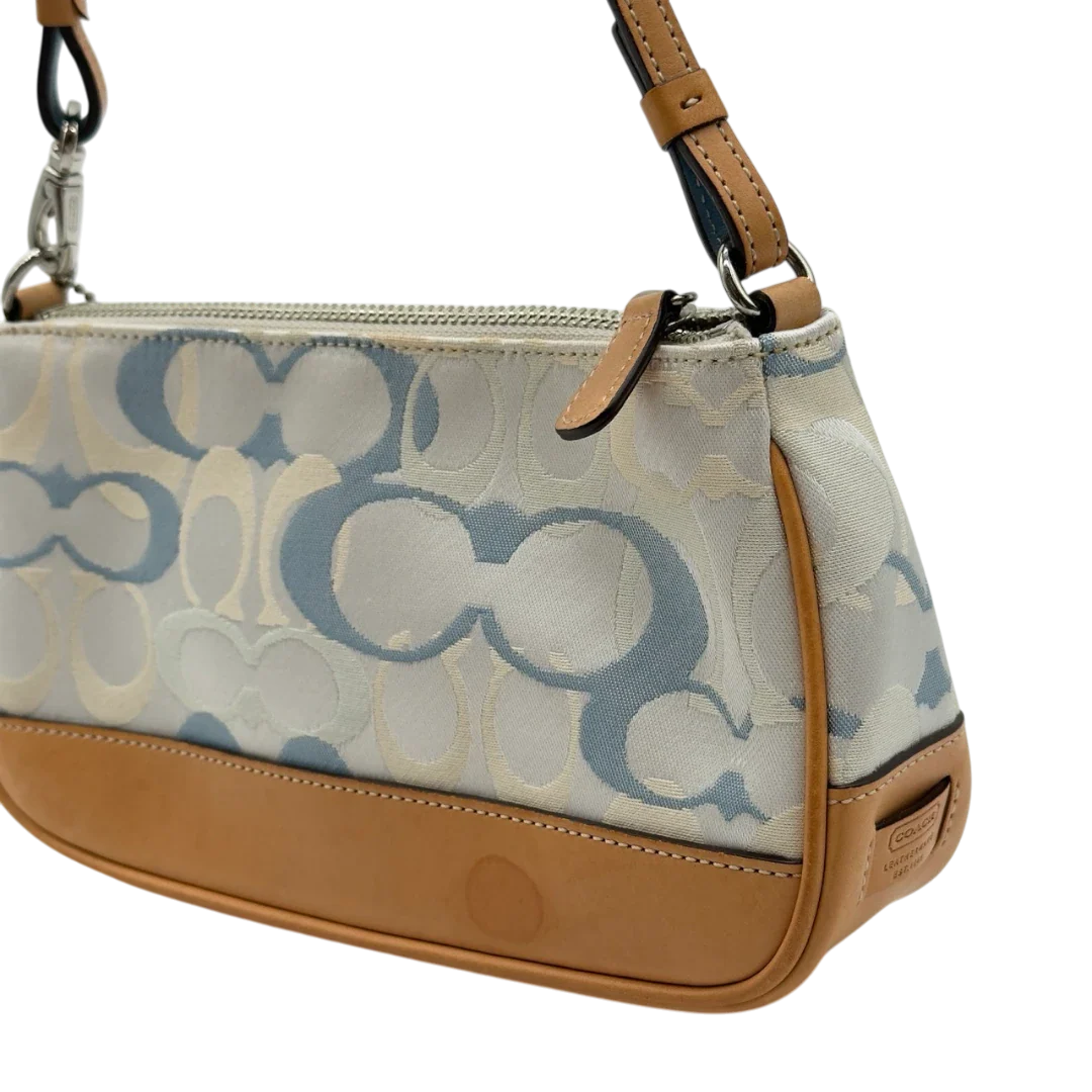 https://cdn.shopify.com/s/files/1/0564/9376/8855/files/Coach_Pochette_Signature_weiss___blau_16.webp?v=1784247616