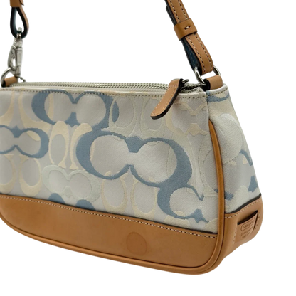 https://cdn.shopify.com/s/files/1/0564/9376/8855/files/Coach_Pochette_Signature_weiss___blau_16.webp?v=1784247616