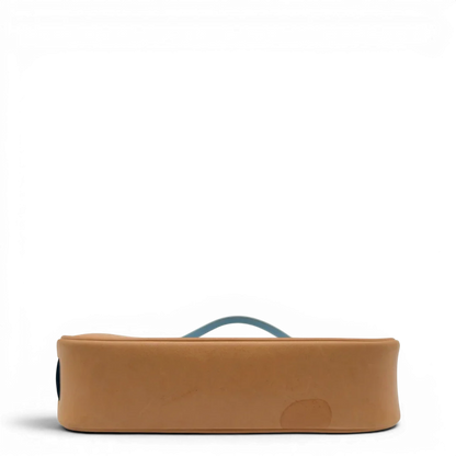 https://cdn.shopify.com/s/files/1/0564/9376/8855/files/Coach_Pochette_Signature_weiss___blau_5.webp?v=1784247615