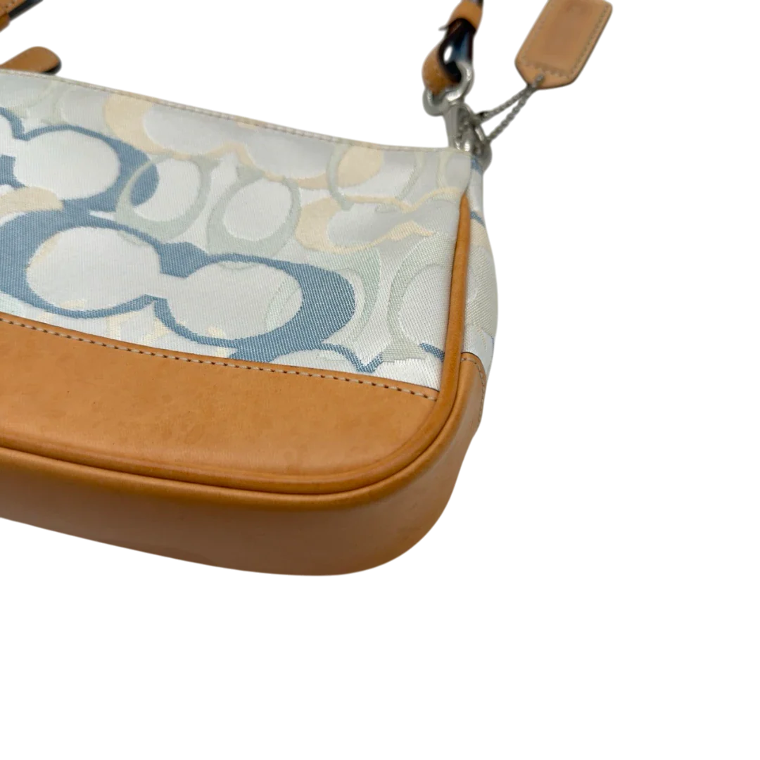 https://cdn.shopify.com/s/files/1/0564/9376/8855/files/Coach_Pochette_Signature_weiss___blau_6.webp?v=1784247615