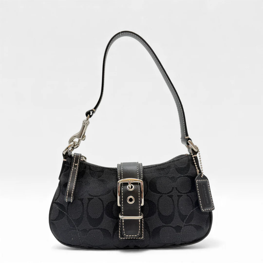 https://cdn.shopify.com/s/files/1/0564/9376/8855/files/Coach_Pochette_Soho_Signature_mit_Schnalle_schwarz_vintage_4493.webp?v=1765386628