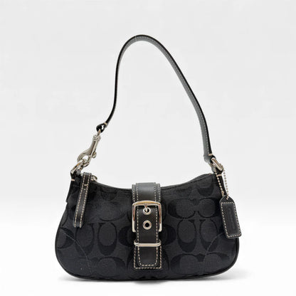 https://cdn.shopify.com/s/files/1/0564/9376/8855/files/Coach_Pochette_Soho_Signature_mit_Schnalle_schwarz_vintage_4493.webp?v=1765386628