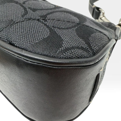 https://cdn.shopify.com/s/files/1/0564/9376/8855/files/Coach_Pochette_Soho_Signature_mit_Schnalle_schwarz_vintage_4505.webp?v=1765386664