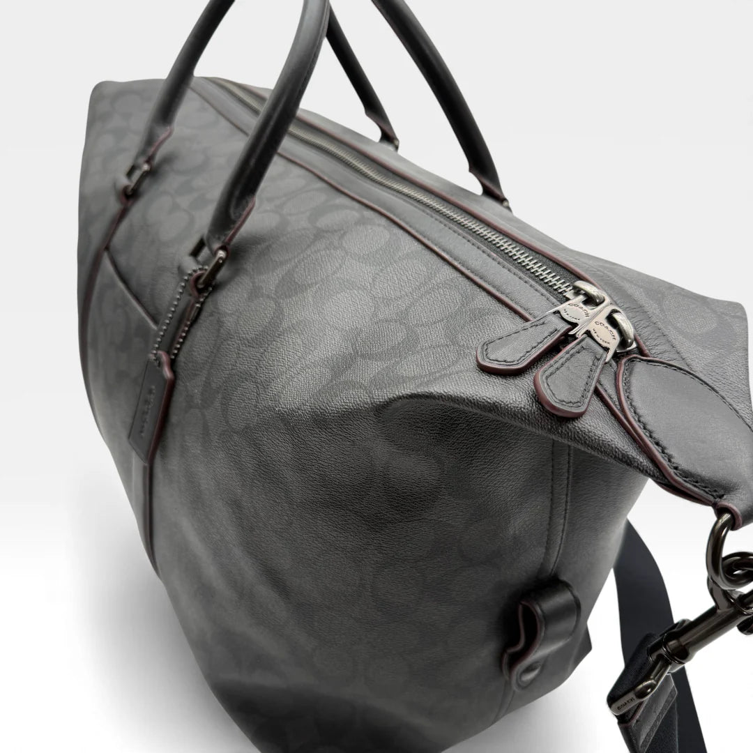 https://cdn.shopify.com/s/files/1/0564/9376/8855/files/Coach_Reisetasche_45_Signature_schwarz_vintage_dufflebag_5892.webp?v=1765451513