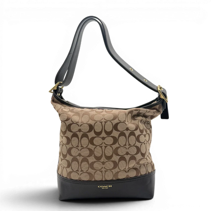 https://cdn.shopify.com/s/files/1/0564/9376/8855/files/Coach_Schultertasche_Bucket_Signature_beige___braun_2.webp?v=1782311044